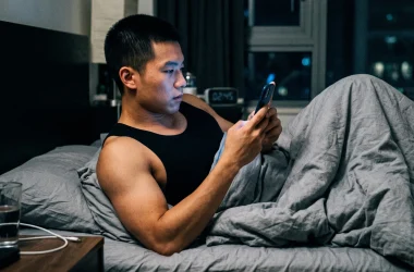 夜貓族必看！熬夜真的會傷肝嗎？揭開生理時鐘與肝臟健康的真相